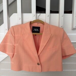 ZARA Peach Cropped Short-Sleeve Blazer
Viscose, cotton and linen